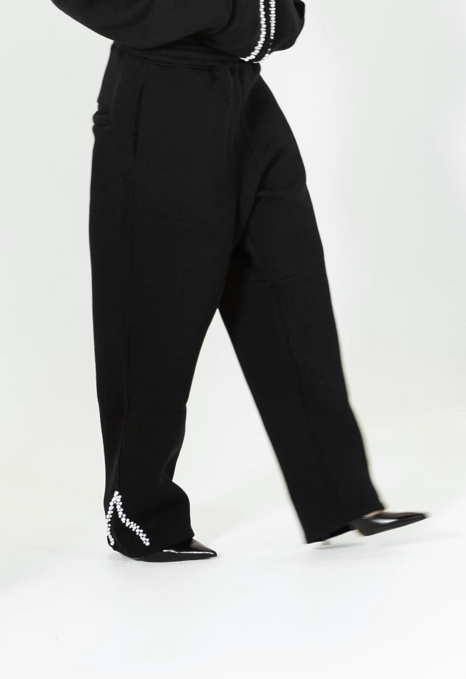 black pearl-sweat pants, detail view