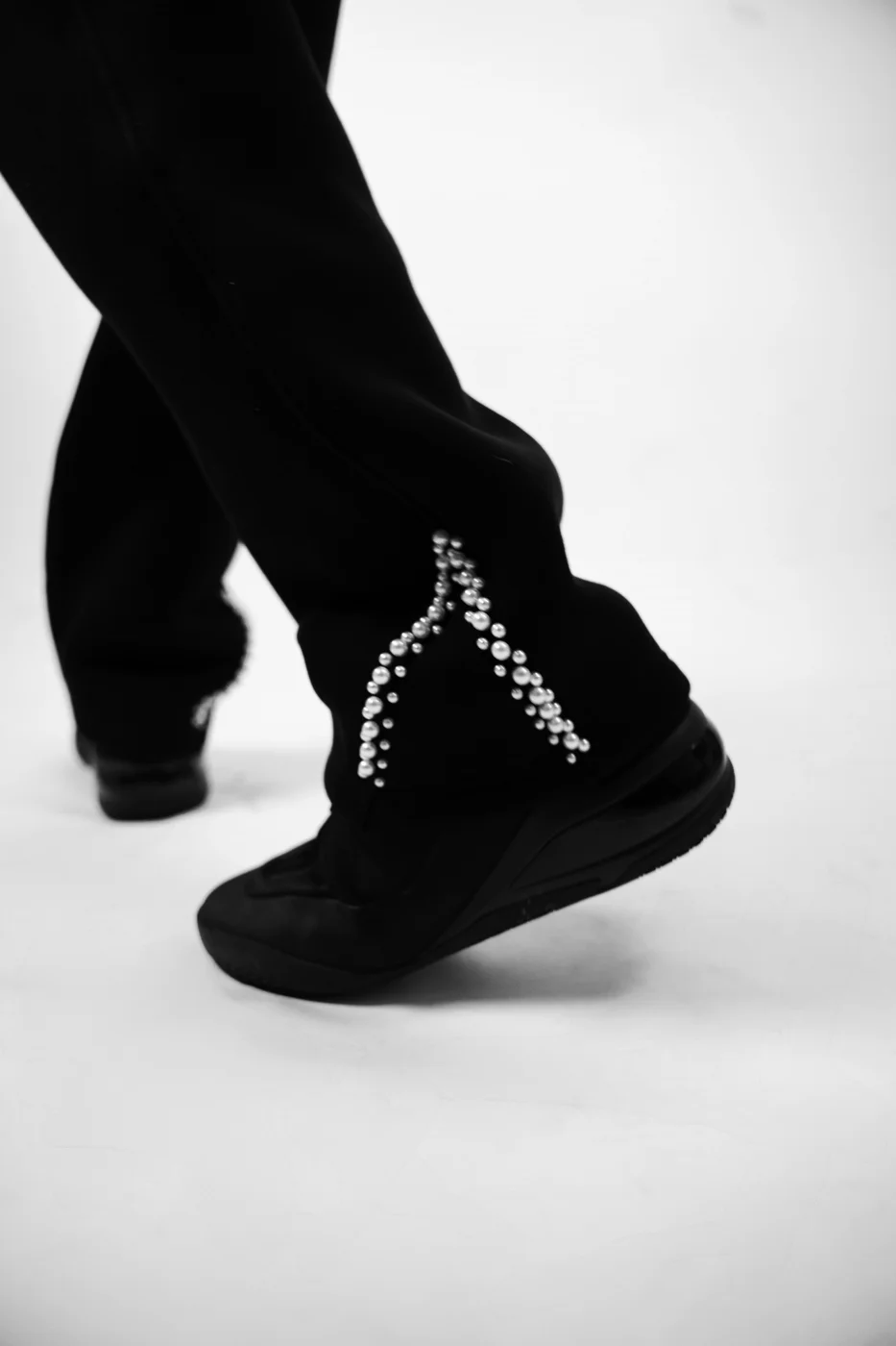 black pearl-sweat pants, detail view