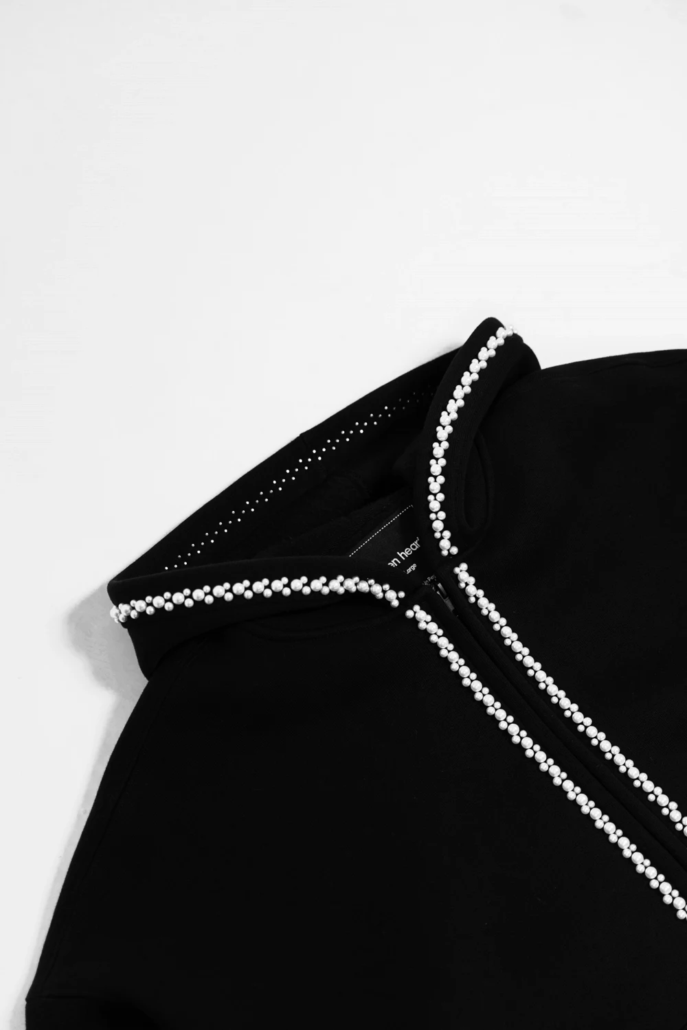 black pearl- zip hoddie, detail view